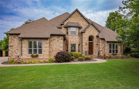 21 W Nottingham Ln, Rogers, AR 72758