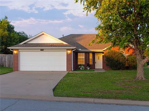 540 Firewood Dr, Centerton, AR 72719