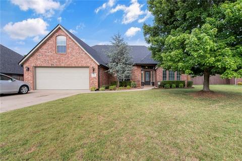104 NE Lake Forest Ln, Bentonville, AR 72712