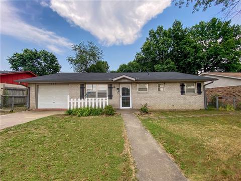 1803 Cambridge St, Springdale, AR 72762