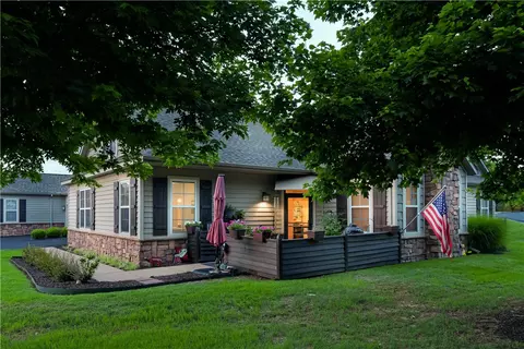 2315 W Pinehills Dr #4, Fayetteville, AR 72704