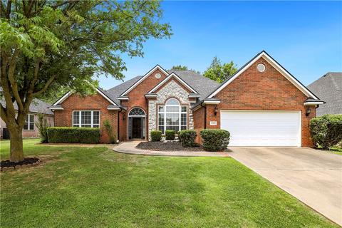 5302 S 45th St, Rogers, AR 72758