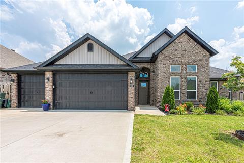 552 N Sabine Pass Rd, Fayetteville, AR 72704