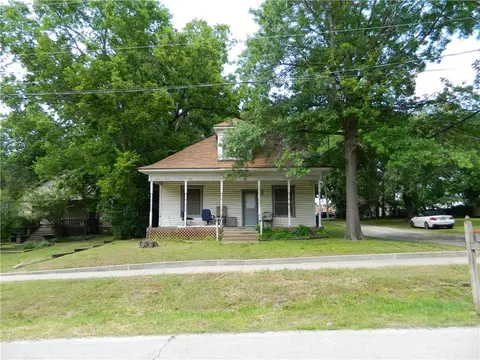 711 E Twin Springs St, Siloam Springs, AR 72761