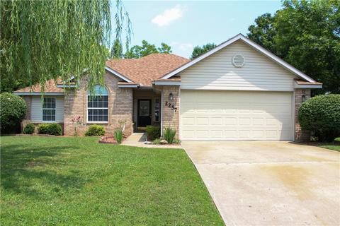 2257 Greenbriar Ave, Fayetteville, AR 72701