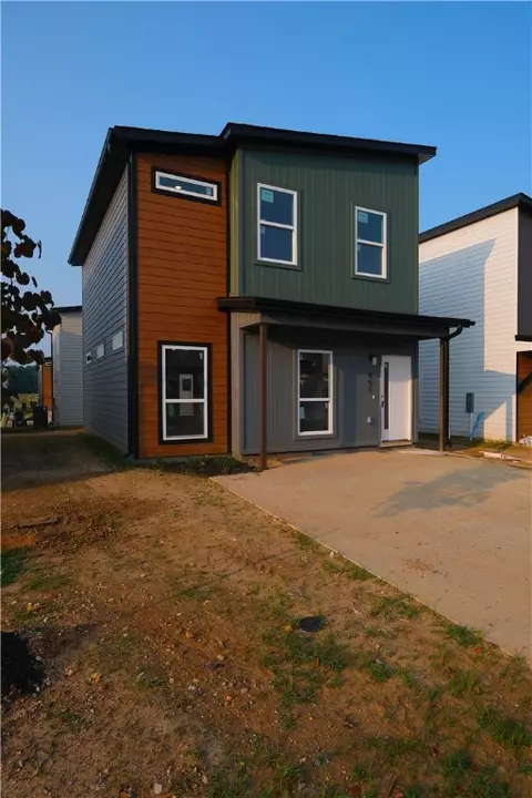 951 Boardwalk Ave, Centerton, AR 72719