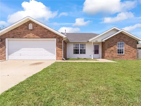 804 SW Bradford St, Gravette, AR 72736