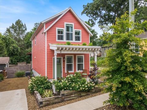 151 E 9th St, Fayetteville, AR 72701
