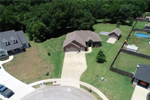1010 Sedgwick Dr, Prairie Grove, AR 72753