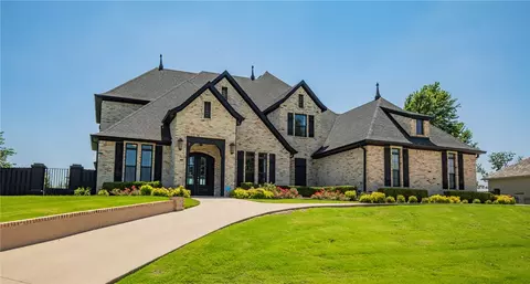 104 W Champions Blvd, Rogers, AR 72758