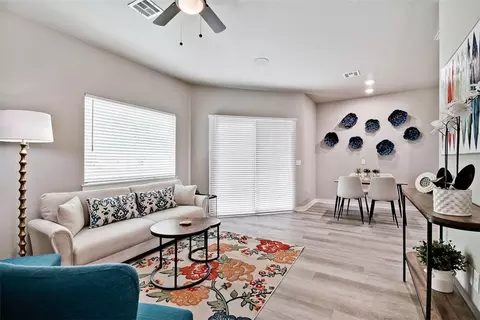 285 W Ash St #3, Fayetteville, AR 72703
