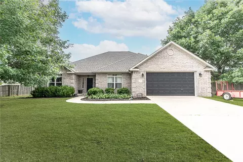 1394 S River Meadows Dr, Fayetteville, AR 72701
