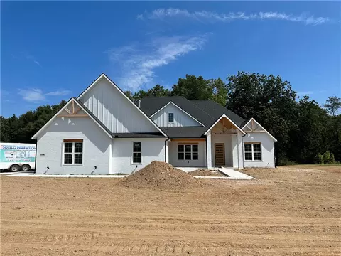 1446 River Point Rd, Fayetteville, AR 72703