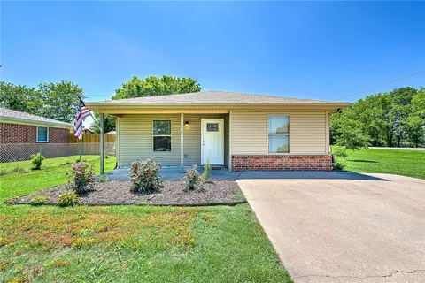 1275 Eubanks St, Decatur, AR 72722