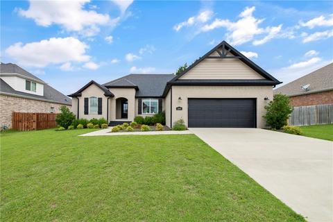 2699 N Grey Squirrel Dr, Fayetteville, AR 72704