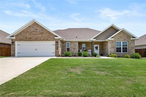 1825 Seabolt St, Pea Ridge, AR 72751