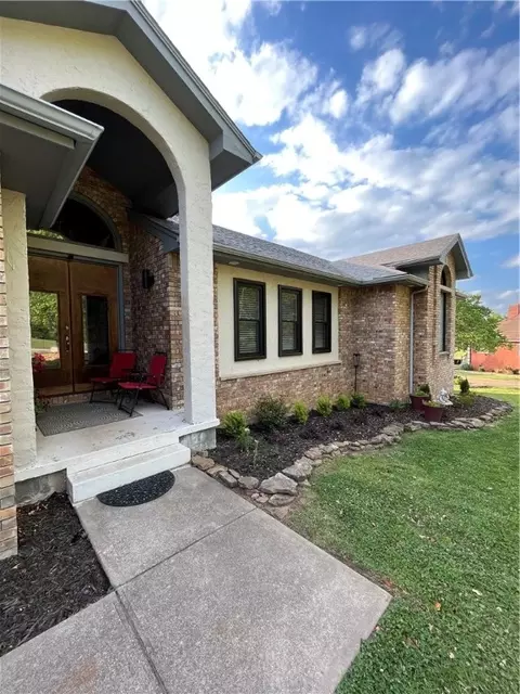 2 Fairway Pl, Holiday Island, AR 72631