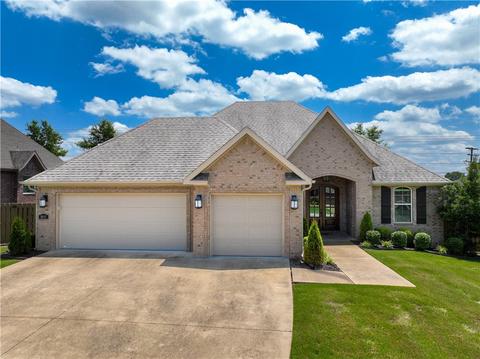 3807 E Spanish Bay Pl, Fayetteville, AR 72701