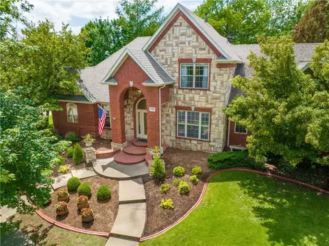 204 Ahlstrand Ter, Springdale, AR 72762
