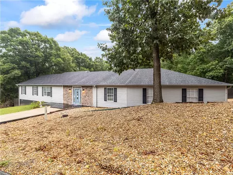 8 Smalley Ln, Bella Vista, AR 72715