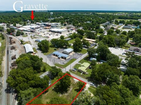405 SW 2nd Ave, Gravette, AR 72736