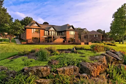 301 Emerald Point Dr, Springdale, AR 72764