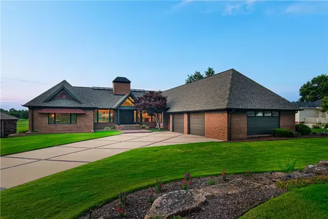 301 Emerald Point Dr, Springdale, AR 72764 photo 4