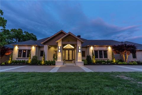 2518 Candlewood Dr, Fayetteville, AR 72703