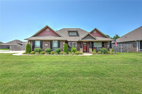 1608 Gaines St, Pea Ridge, AR 72751