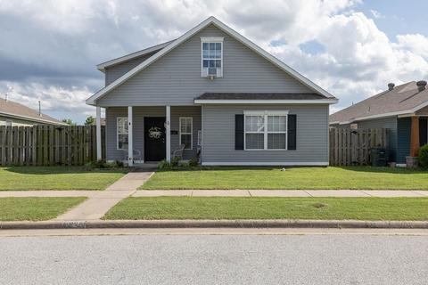 4525 W Pecan St, Fayetteville, AR 72704