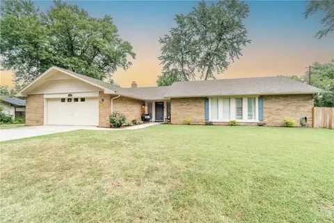 2801 W Rife Cir, Rogers, AR 72758
