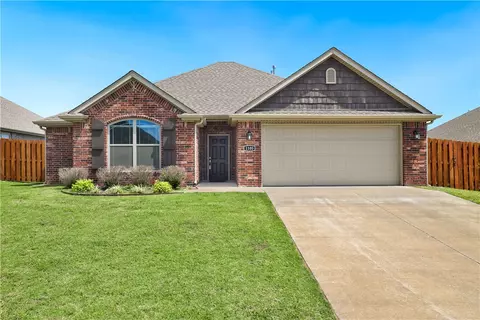1100 Tulip St, Centerton, AR 72719