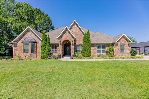 22 S Windsor Dr, Rogers, AR 72758