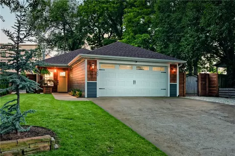 502 SE Henry St, Bentonville, AR 72712