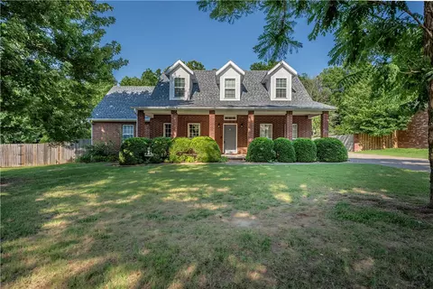 1822 N Independence Pl, Fayetteville, AR 72704