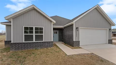 1151 Scott St, Gentry, AR 72734