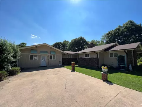 13449 Saint Andrews Dr, Siloam Springs, AR 72761