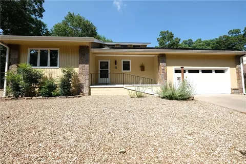 1 Roxburgh Dr, Bella Vista, AR 72715