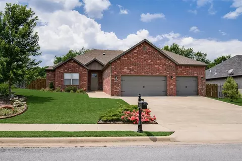 640 Hawthorn Way, Centerton, AR 72719