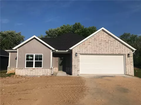 201 Miles Ave, Gentry, AR 72734