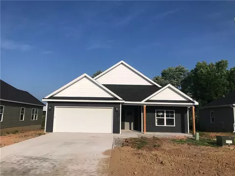 215 Miles Ave, Gentry, AR 72734