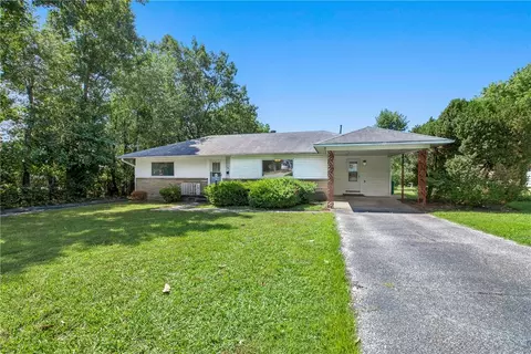 808 W Magnolia St, Rogers, AR 72756