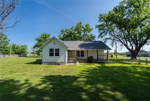 511 W South St, Lincoln, AR 72744