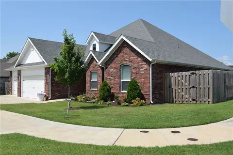 565 N Sabine Pass Rd, Fayetteville, AR 72704