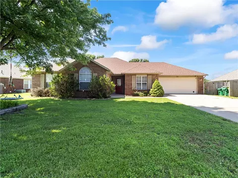 109 Elm St, Centerton, AR 72719