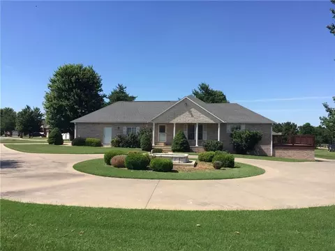 2385 Montclair Ave, Siloam Springs, AR 72761