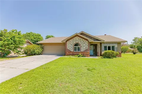 17 Kirkcaldy Dr, Bella Vista, AR 72715