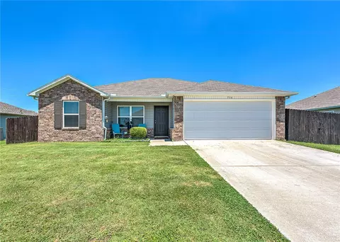 716 NW 70th Ave, Bentonville, AR 72713