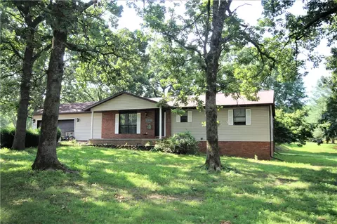 411 Edmondson Rd, Gentry, AR 72734