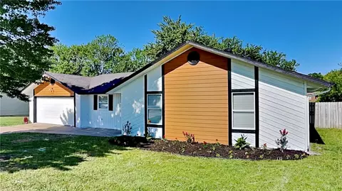1202 Mockingbird Ln, Siloam Springs, AR 72761
